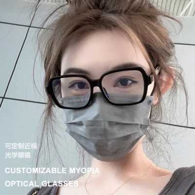方脸戴什么眼镜框好看（方脸人适合带什么眼镜）