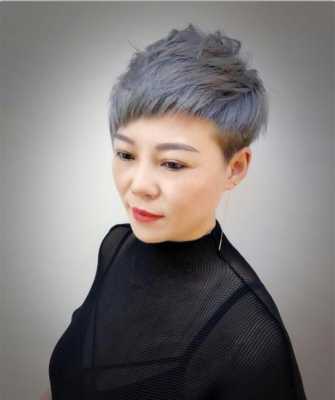 怎么自己剪短头发（怎么自己剪短头发女生）