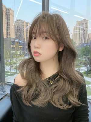 染什么发色好看（女生染什么发色好看）