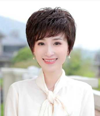 什么发型显年轻（70后女人最佳发型显年轻洋气）