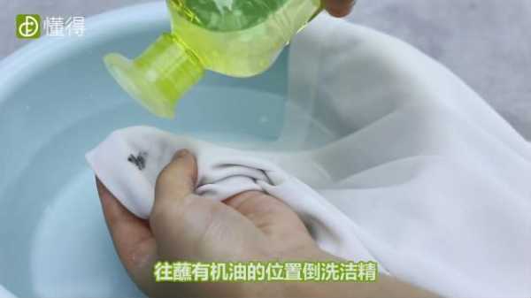 护发精油怎么使用（头发弄到机油粘粘的,请问用什么才能的清洗干净）