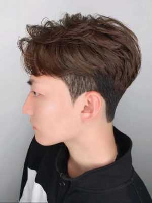 男生适合烫什么发型（长脸男生适合烫什么发型）