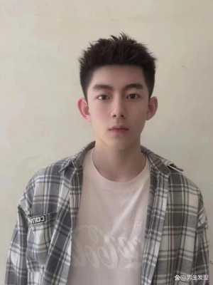 自己怎么修刘海（男生怎么自己修刘海）