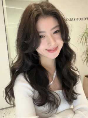 鹅蛋脸适合什么发型?6款鹅蛋脸烫发推荐,圆脸适合什么卷发图片