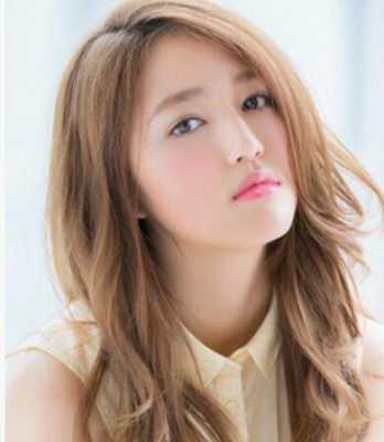 大额头适合什么发型（大额头适合什么发型女）