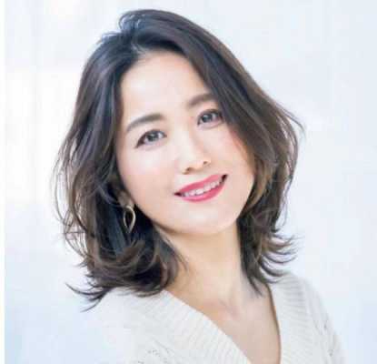 50岁适合什么发型（50岁适合什么发型减龄）