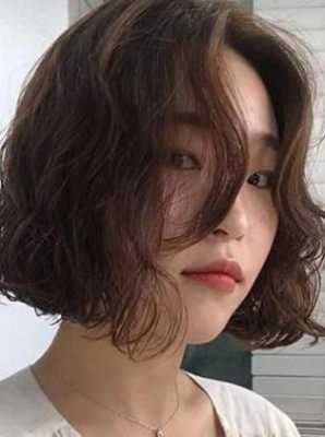 女发短发发型什么好看时髦热度依旧不减,今年流行什么卷发2023