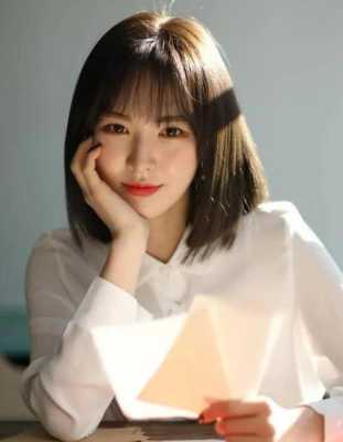 圆脸塌鼻子苹果肌有些大适合什么发型,胖长脸适合什么发型女