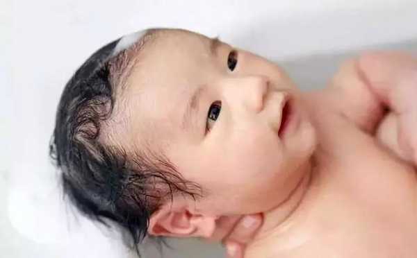 小朋友头发少怎么办（8岁儿童头发稀少怎么办？是因为孩子缺乏什么营养吗）