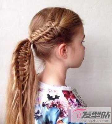 立体辫子怎么编（儿童麻花辫怎么从额头绕圈）