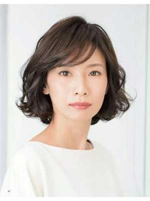 毛燥头发适合什么发型（毛燥头发适合什么发型中老年女）