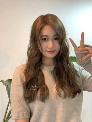 染什么颜色显脸小（染什么颜色显脸小显白）