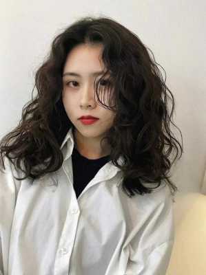 今年烫发流行什么发型（今年烫发流行什么发型女）