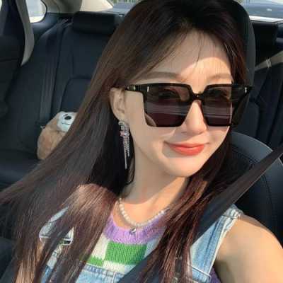 方形脸适合什么墨镜（方圆脸适合方形的墨镜吗）