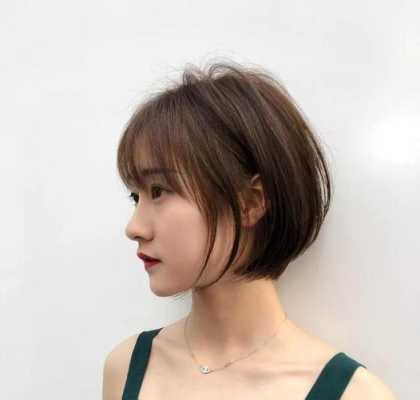 脖子短脸大适合什么发型（脖子短脸大适合什么发型图片）