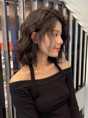 烫的头发太蓬松怎么办（烫的头发太蓬松怎么办女生）