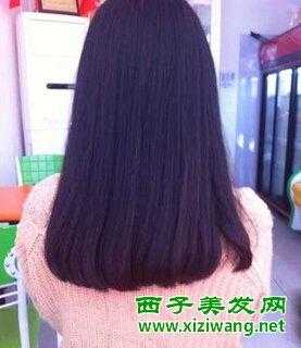 长发后面怎么剪才好看（女生长发后面剪平还是弧形）
