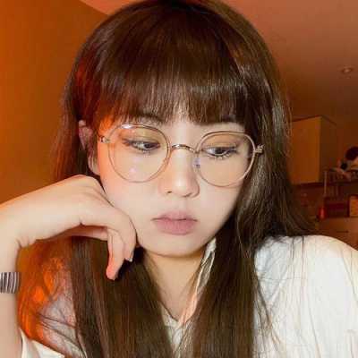 脸小戴什么眼镜好看,