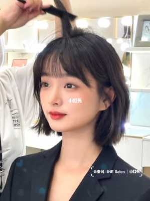 下颚骨宽适合什么发型（下颚骨宽适合什么发型女）