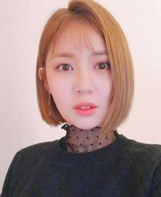 头发多的女生适合什么发型（头发多的女生适合什么发型 短发）