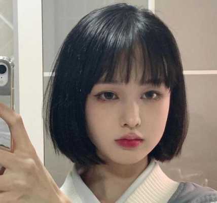 头发多的女生适合什么发型（头发多的女生适合什么发型 短发）