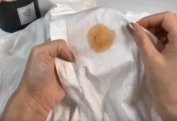 衣服上沾有人自身的分泌的油脂怎样洗,