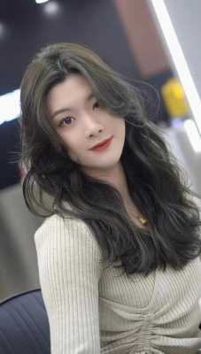 女人今年流行什么发型（女人今年流行什么发型2023年）