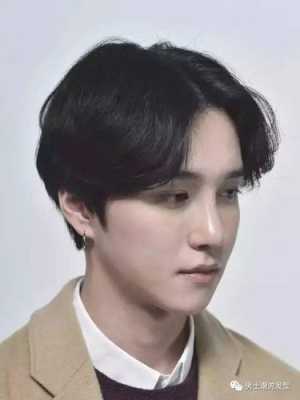 发质硬怎么吹出自然的中分,中分蓬松发型怎么弄