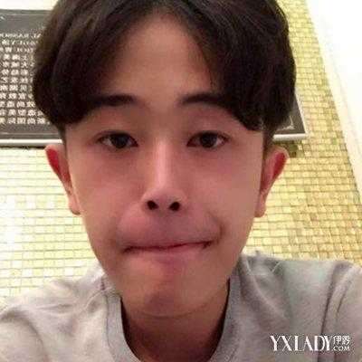 发质硬怎么吹出自然的中分,中分蓬松发型怎么弄