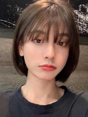 大脸小眼睛适合什么发型（大脸小眼睛适合什么发型夏天）