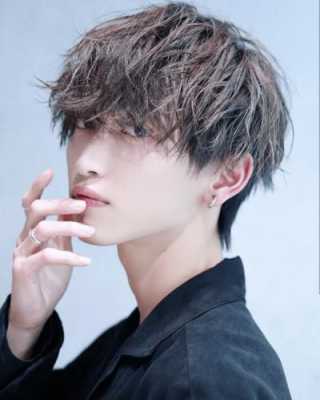 高中生适合烫什么发型（高中生适合烫什么发型男）