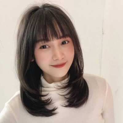 圆胖脸适合什么发型女（大脸盘子适合什么发型）