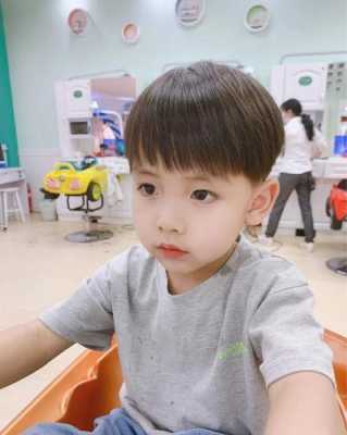 小男孩发型怎么剪好看（小男孩发型怎么剪好看图片）
