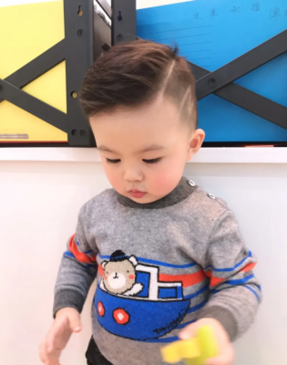 小男孩发型怎么剪好看（小男孩发型怎么剪好看图片）