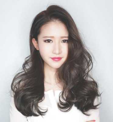 大脸妹子适合什么发型（大脸妹子适合什么发型图片）
