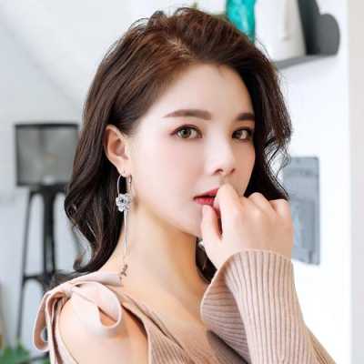 长耳坠适合什么发型（大圈耳环适合什么发型）