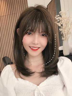 脸大脖子短的女生适合什么发型（脖子短是长发适合烫什么头）