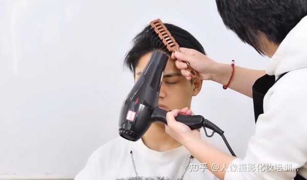 发型师教你如何吹头发,男生发型怎么吹