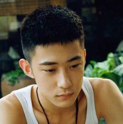 长脸适合什么发型男士（长脸适合什么发型男士图片）