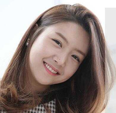大饼脸剪什么发型好看（大饼脸剪什么发型好看女人图片）