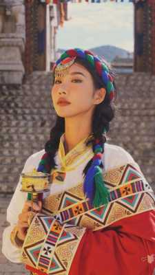 女生肤色黑穿什么颜色（女生肤色黑穿什么颜色衣服显白）