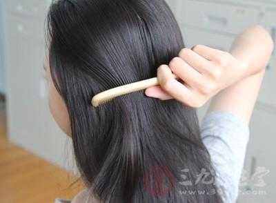 每天梳头发有什么好处（每天梳头发有什么好处）