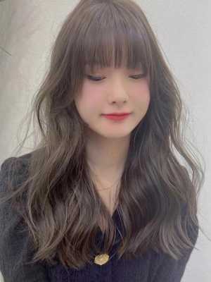 头发亚麻色是什么颜色（头发亚麻色是什么颜色的图片）