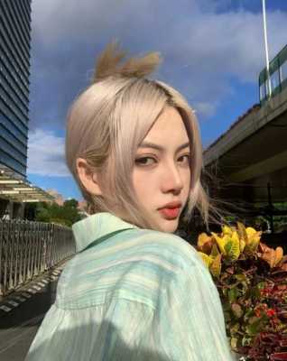 银白色头发和白色哪个好看,什么头发好看