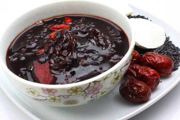 吃什么头发（吃什么头发可以变黑发）