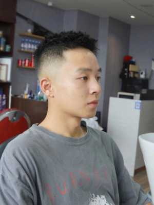 短发适合什么发型（男生短发适合什么发型）