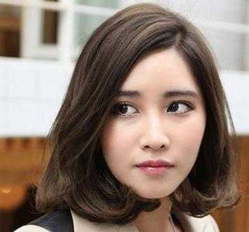 上窄下宽的方形脸适合什么发型,脸方适合什么发型好看女
