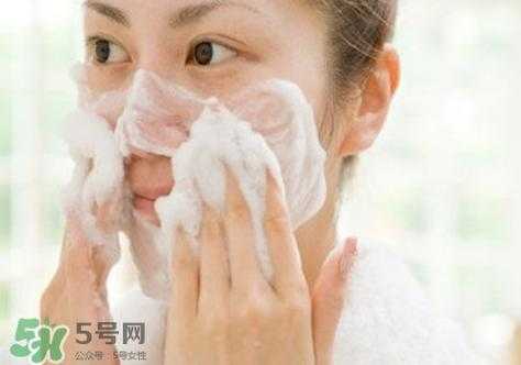 洗脸有什么好处（经常在外面洗脸的好处和坏处）