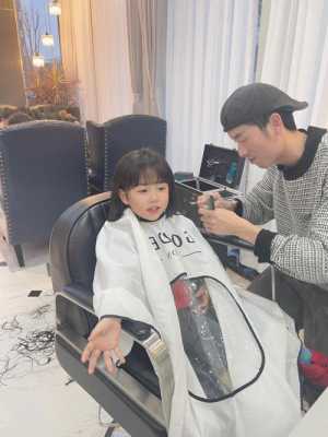 女孩头发怎么剪（女宝宝剪头发教程）