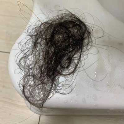 头发干用什么（头发很干，总是会缠在一起，不知道怎么办了）
